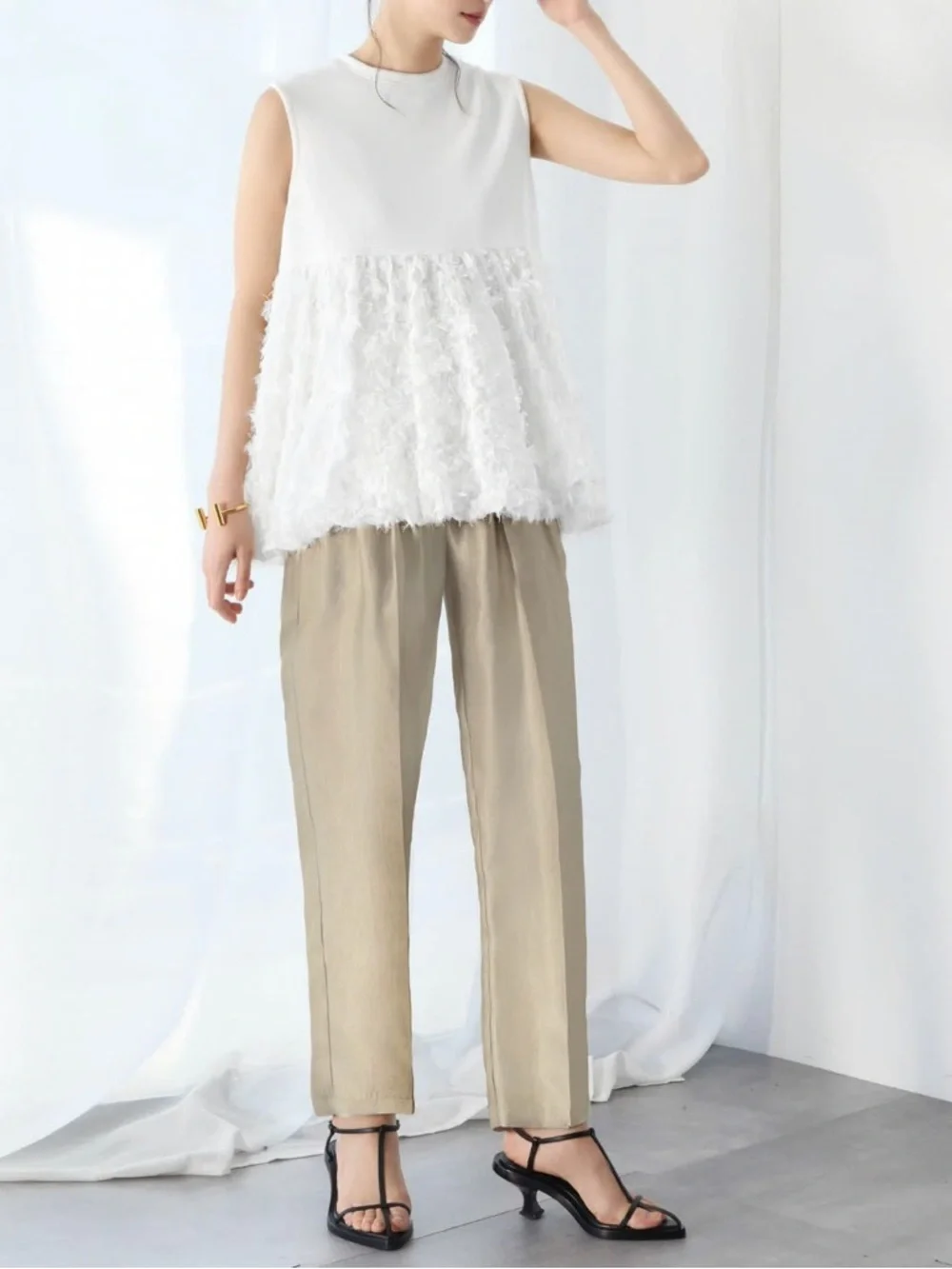 FEATHER TEXTURE White Sleeveless Zip Back Peplum Hem Top LARGE - Picture 4 of 7